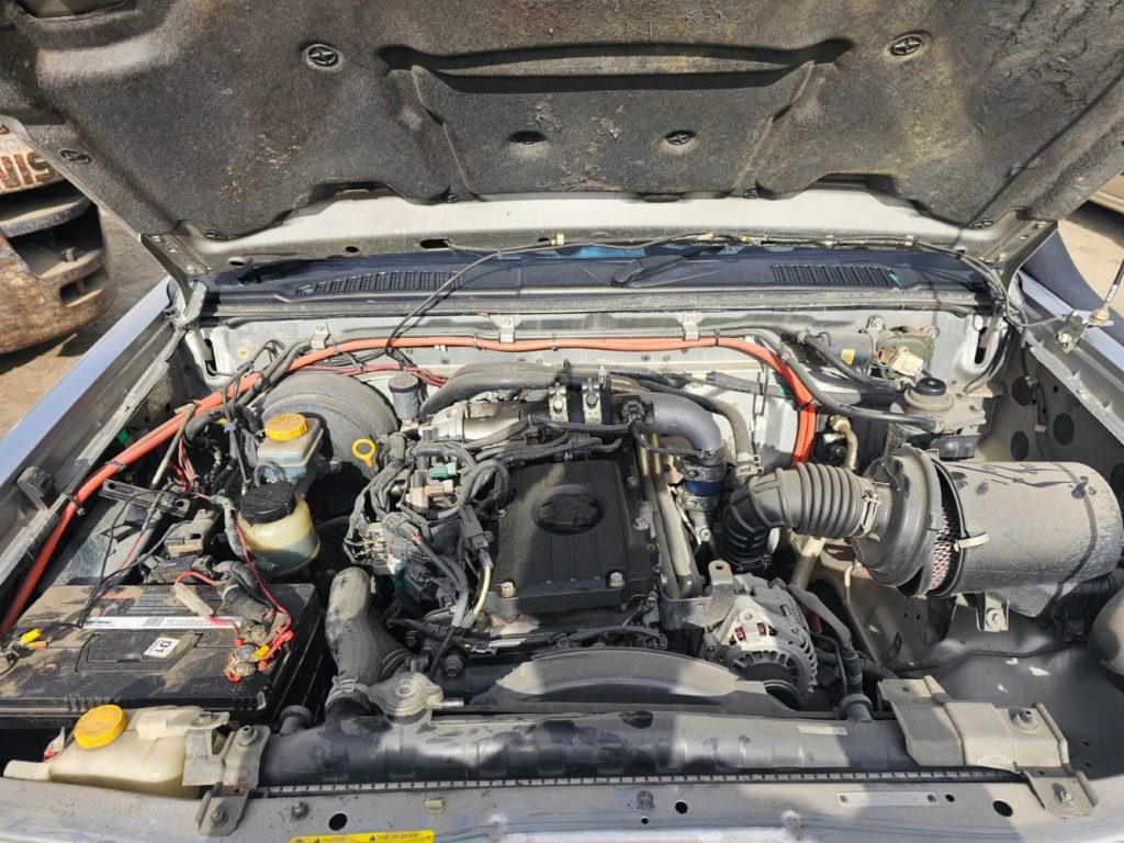 Car Wreckers - Nissan Navara 2003 Silver Manual Diesel