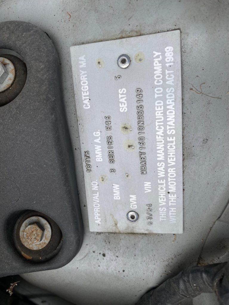 Car Wreckers - BMW 320i 2004 Silver Auto Petrol