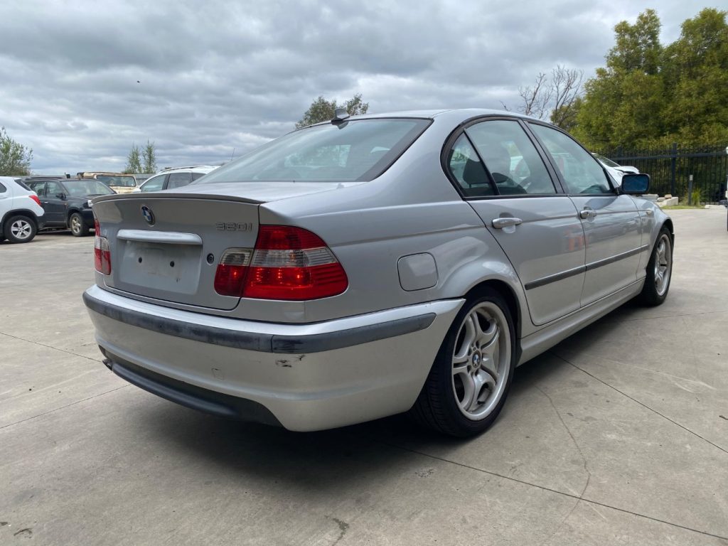 Car Wreckers - BMW 320i 2004 Silver Auto Petrol