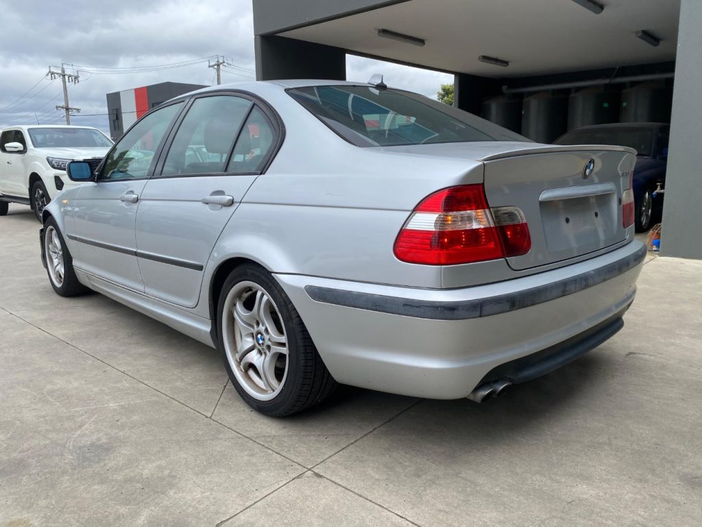 Car Wreckers - BMW 320i 2004 Silver Auto Petrol