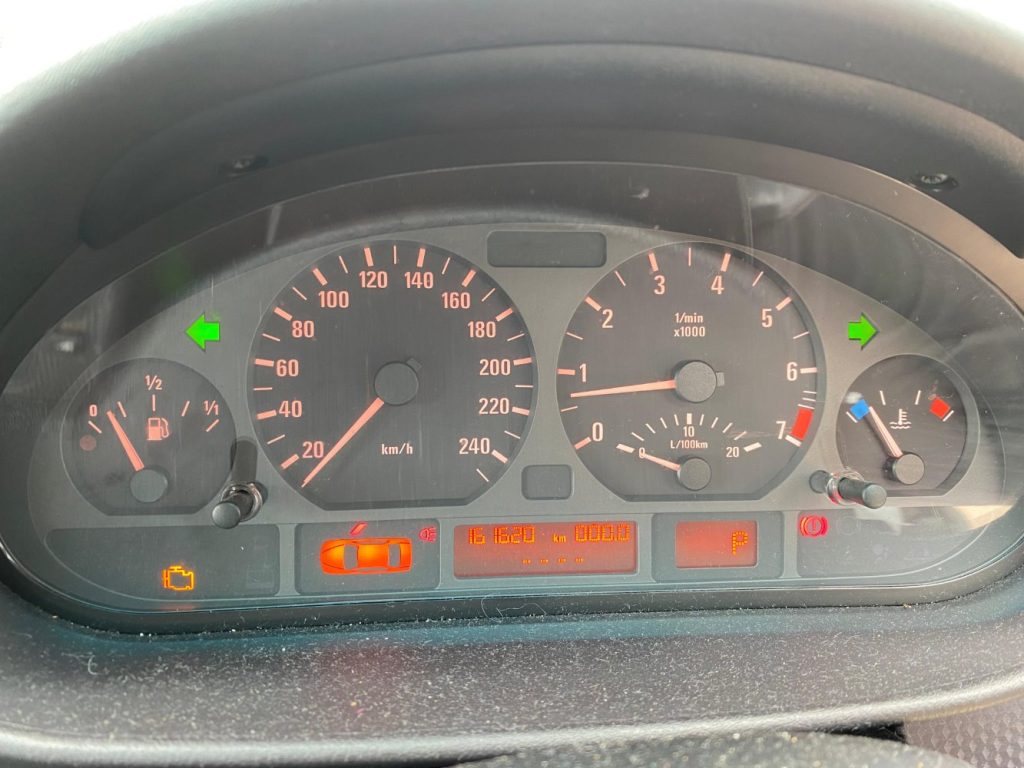 Car Wreckers - BMW 320i 2004 Silver Auto Petrol