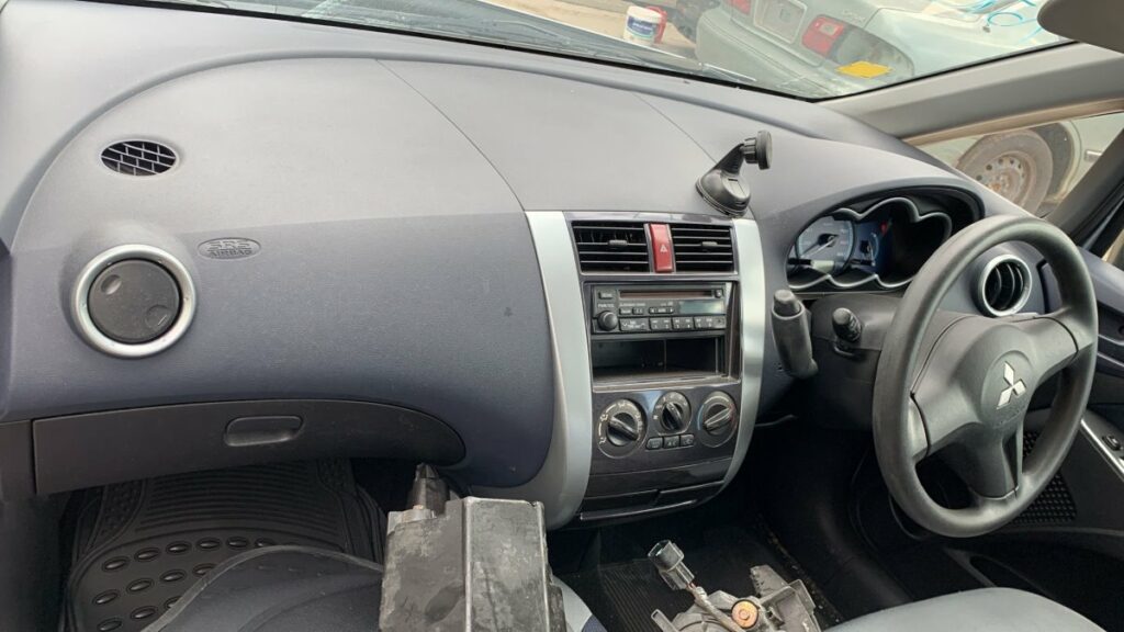 Car Wreckers - Mitsubishi Colt 2004