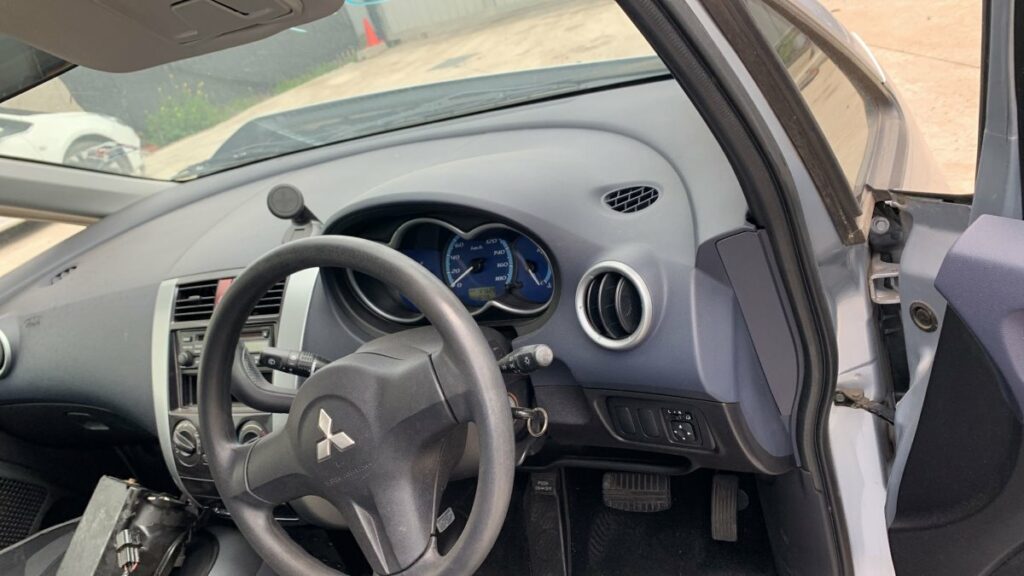 Car Wreckers - Mitsubishi Colt 2004