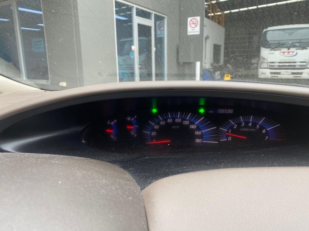 Car Wreckers - Toyota Estima 2004 Silver Auto Petrol