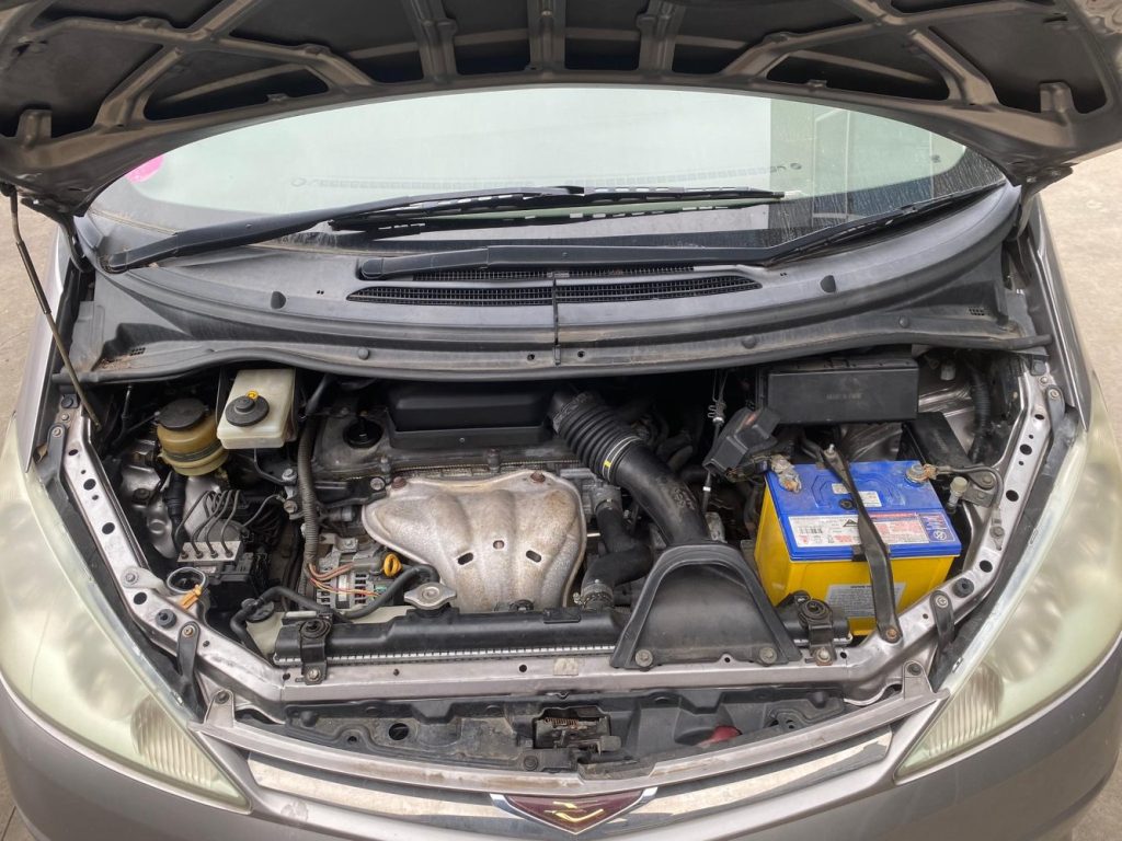 Car Wreckers - Toyota Estima 2004 Silver Auto Petrol