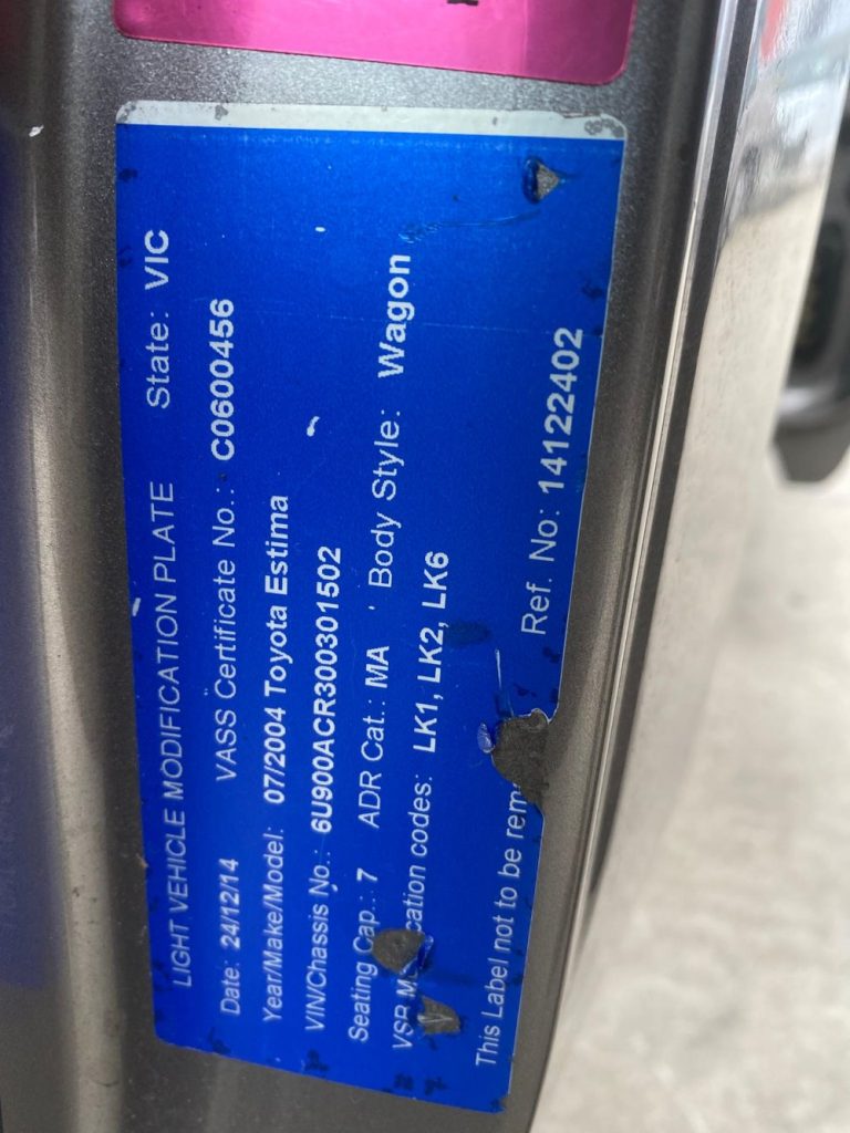 Car Wreckers - Toyota Estima 2004 Silver Auto Petrol