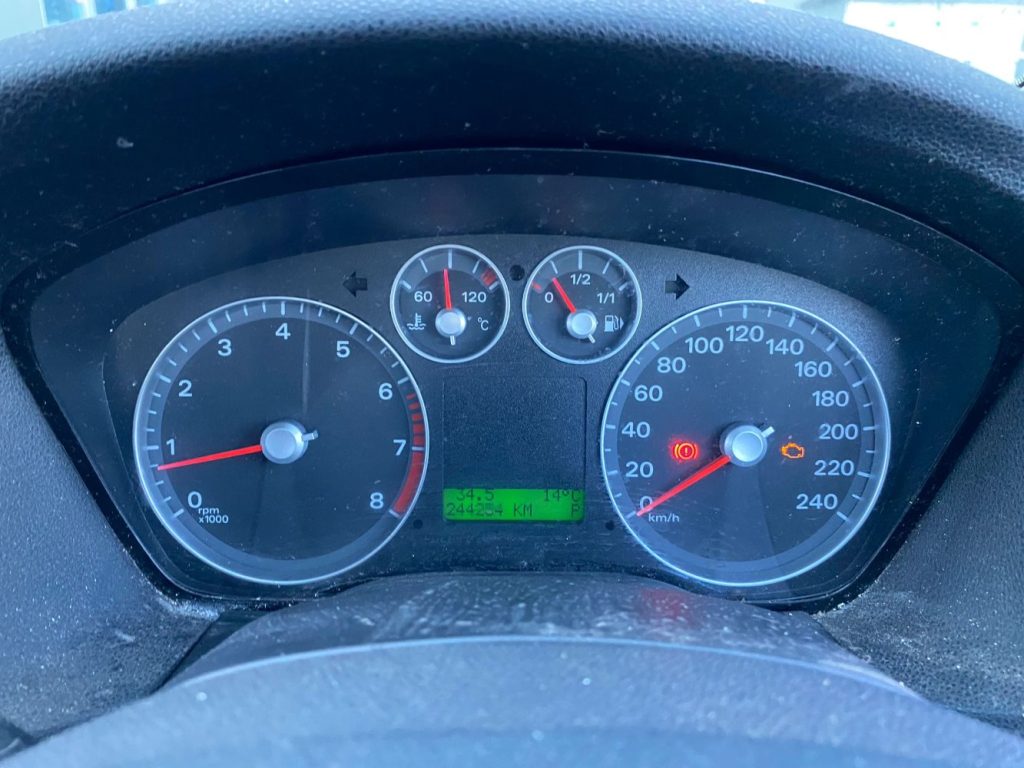 Car Wreckers - Ford Focus 2005 Silver Auto Petrol