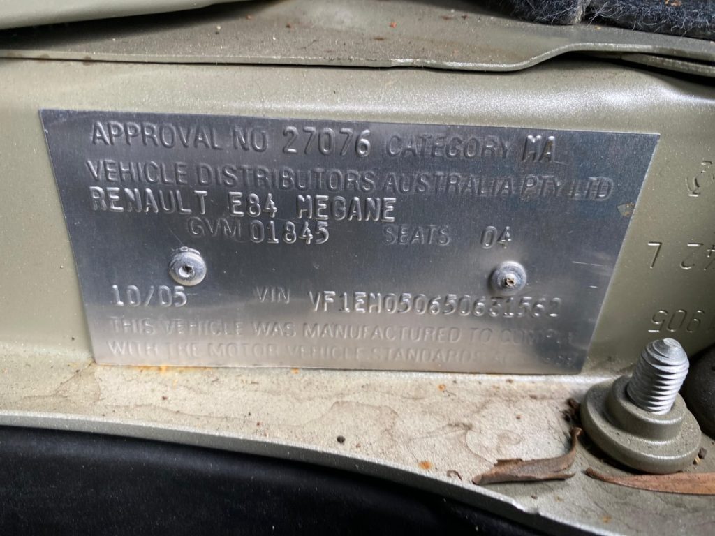 Car Wreckers - Renault Megane 2005 Silver Manual Petrol