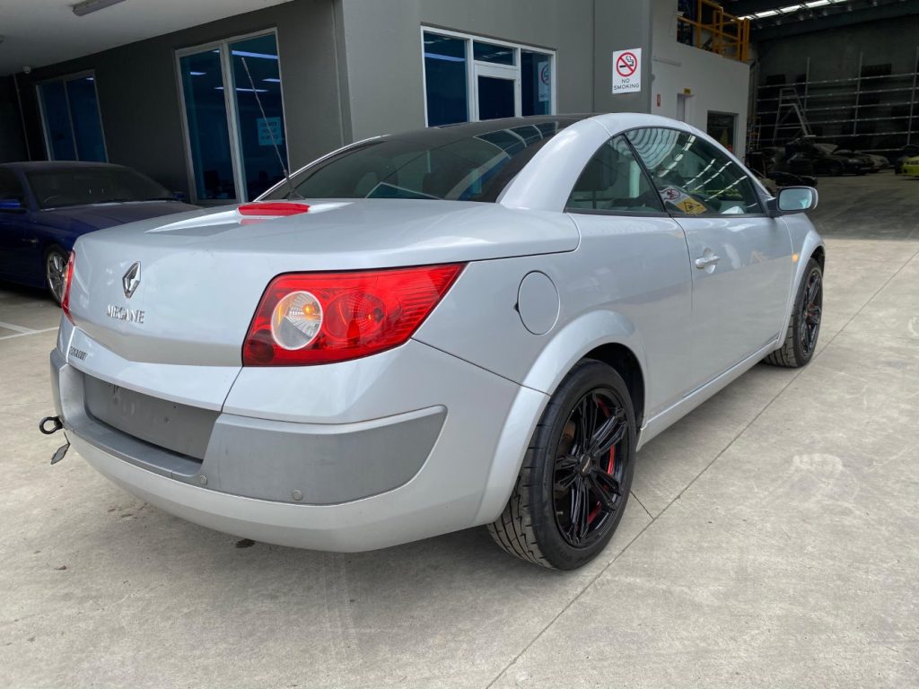 Car Wreckers - Renault Megane 2005 Silver Manual Petrol