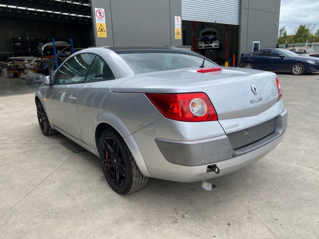 Car Wreckers - Renault Megane 2005 Silver Manual Petrol