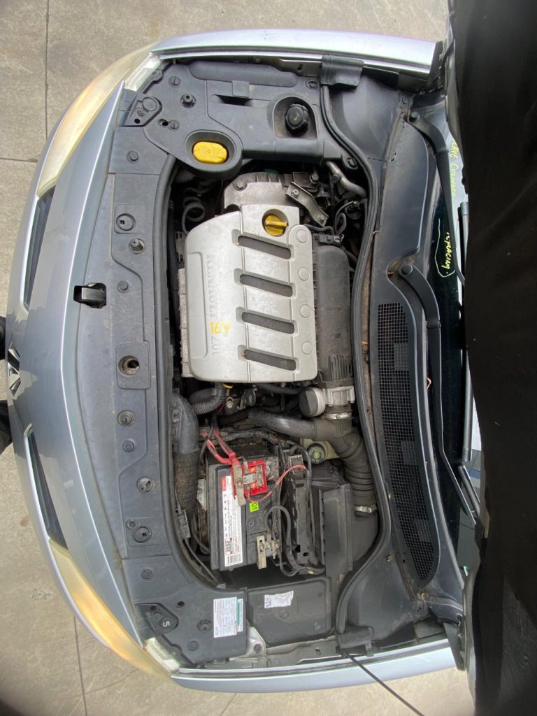 Car Wreckers - Renault Megane 2005 Silver Manual Petrol