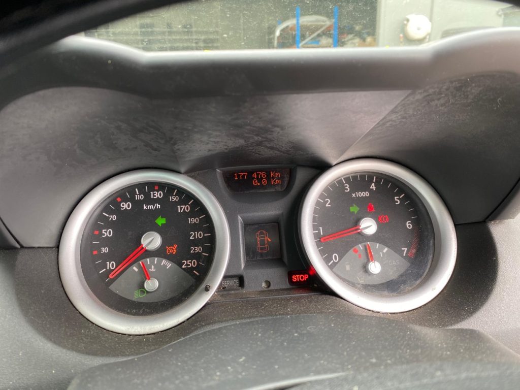 Car Wreckers - Renault Megane 2005 Silver Manual Petrol