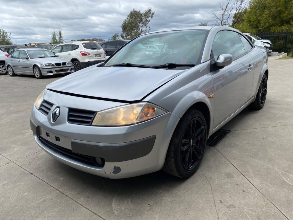 Car Wreckers - Renault Megane 2005 Silver Manual Petrol