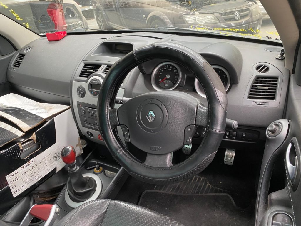 Car Wreckers - Renault Megane 2005 Silver Manual Petrol