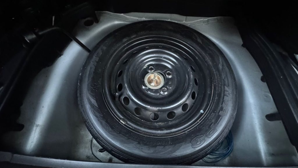 Car Wreckers - Toyota Corolla 2005 Silver Auto Petrol