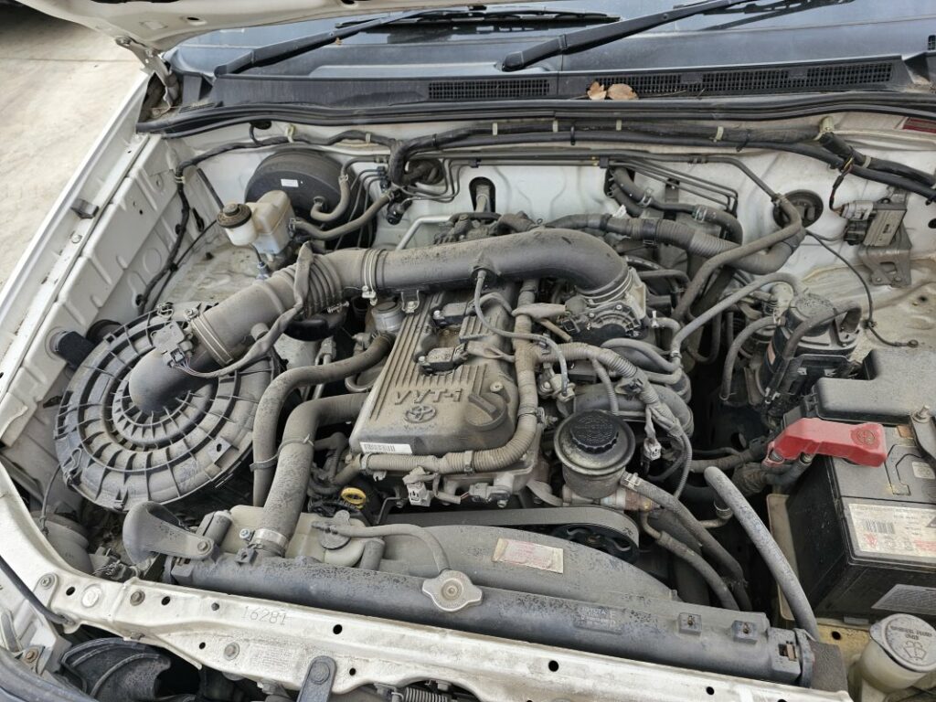 Car Wreckers - Toyota Hilux 2005