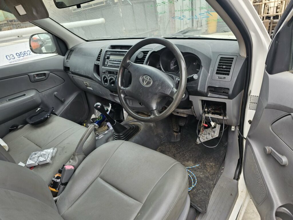 Car Wreckers - Toyota Hilux 2005