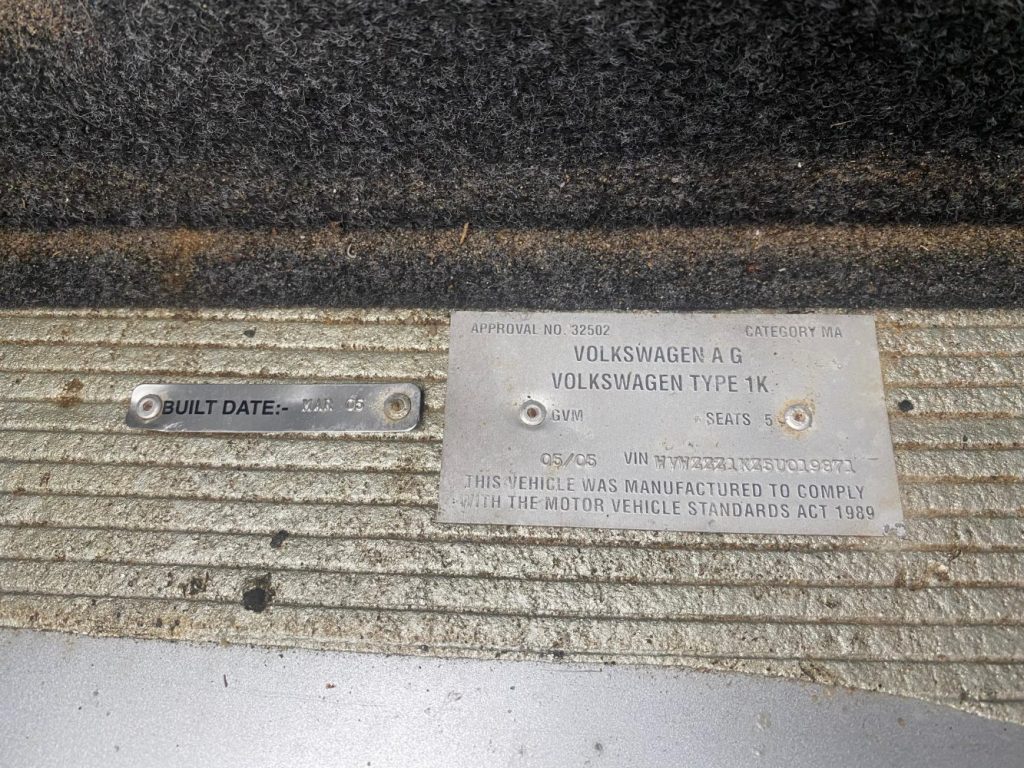 Car Wreckers - Volkswagen Golf 2005 Silver Manual Diesel