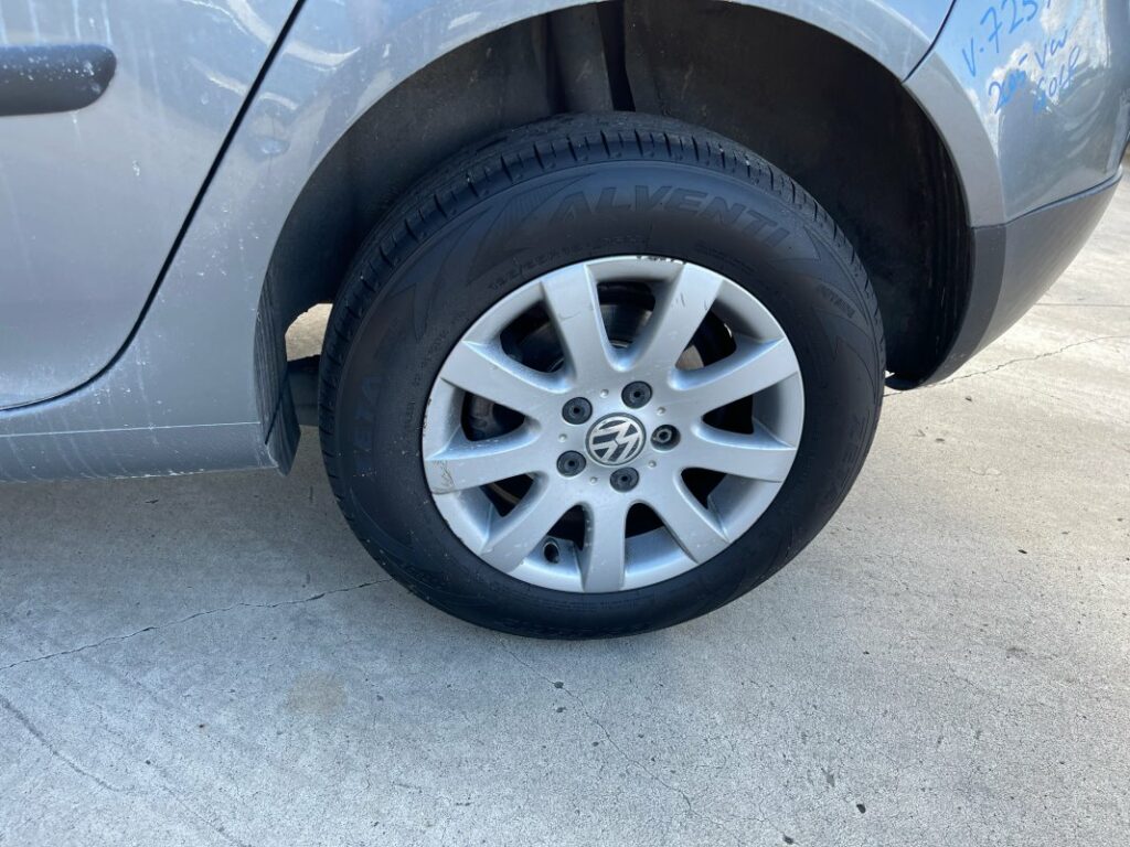 Car Wreckers - Volkswagen Golf 2005