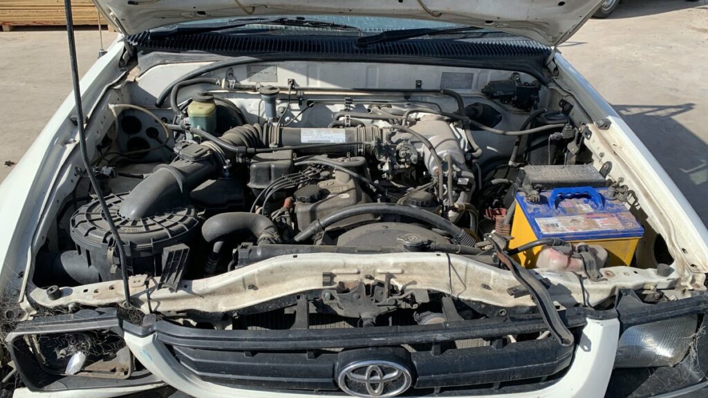 Car Wreckers - Toyota Hilux 2003