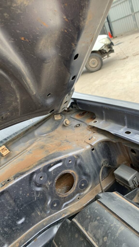 Car Wreckers - Ford Courier 2005