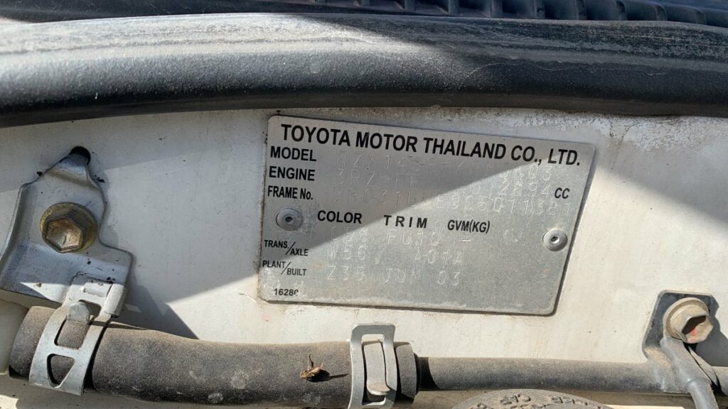 Car Wreckers - Toyota Hilux 2003