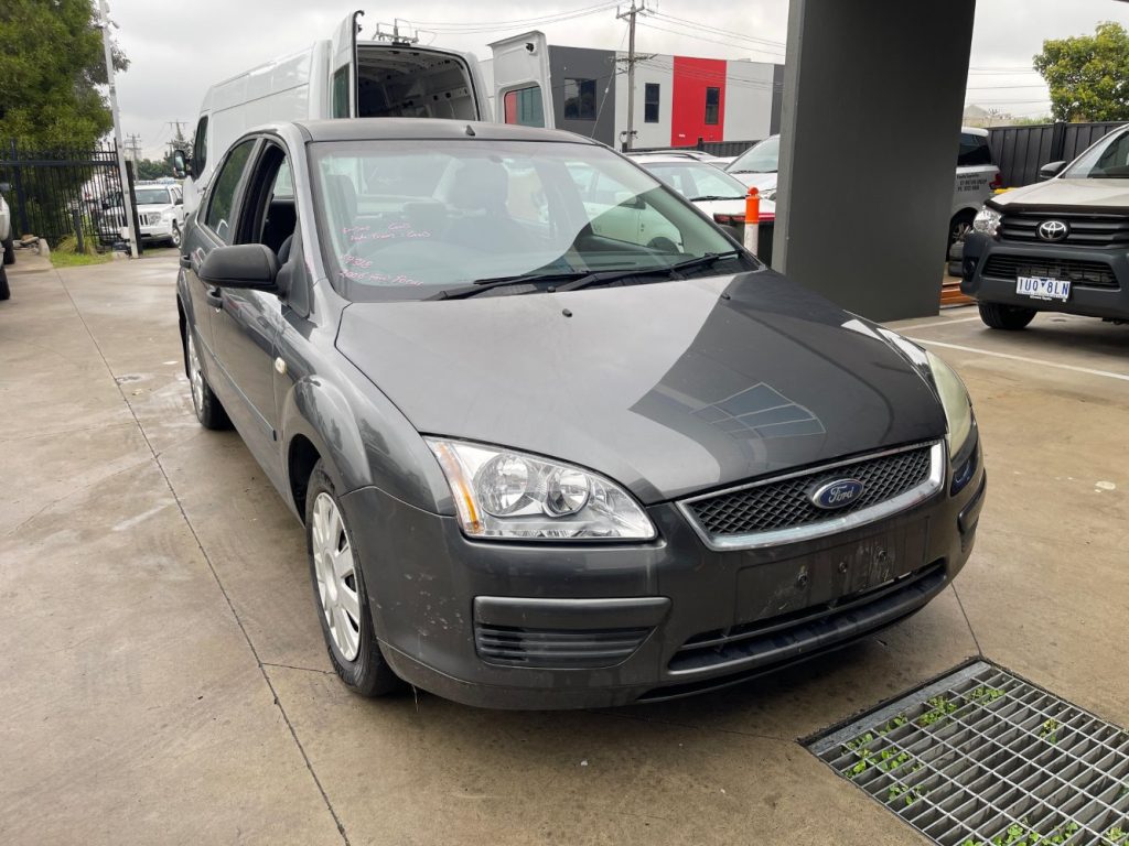 Car Wreckers - Ford Focus 2006 Grey Auto