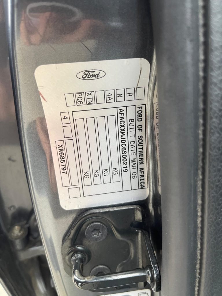 Car Wreckers - Ford Focus 2006 Grey Auto