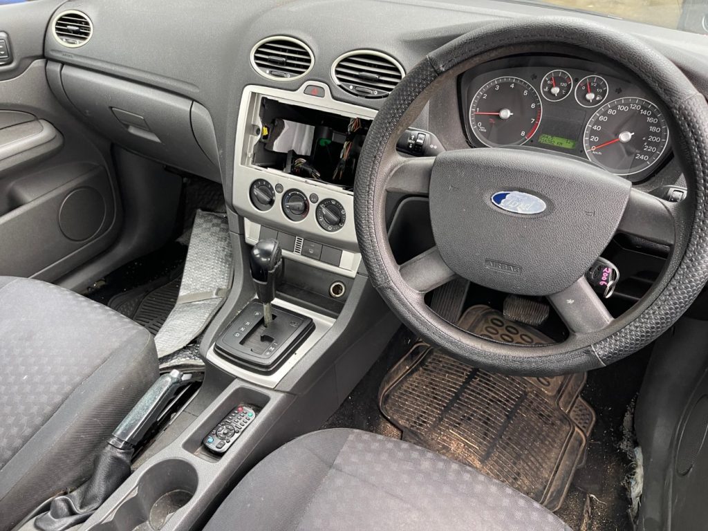 Car Wreckers - Ford Focus 2006 Grey Auto
