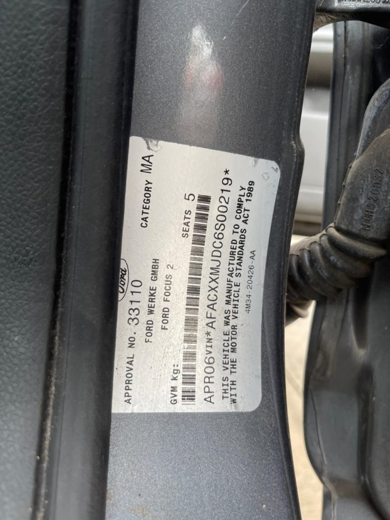 Car Wreckers - Ford Focus 2006 Grey Auto