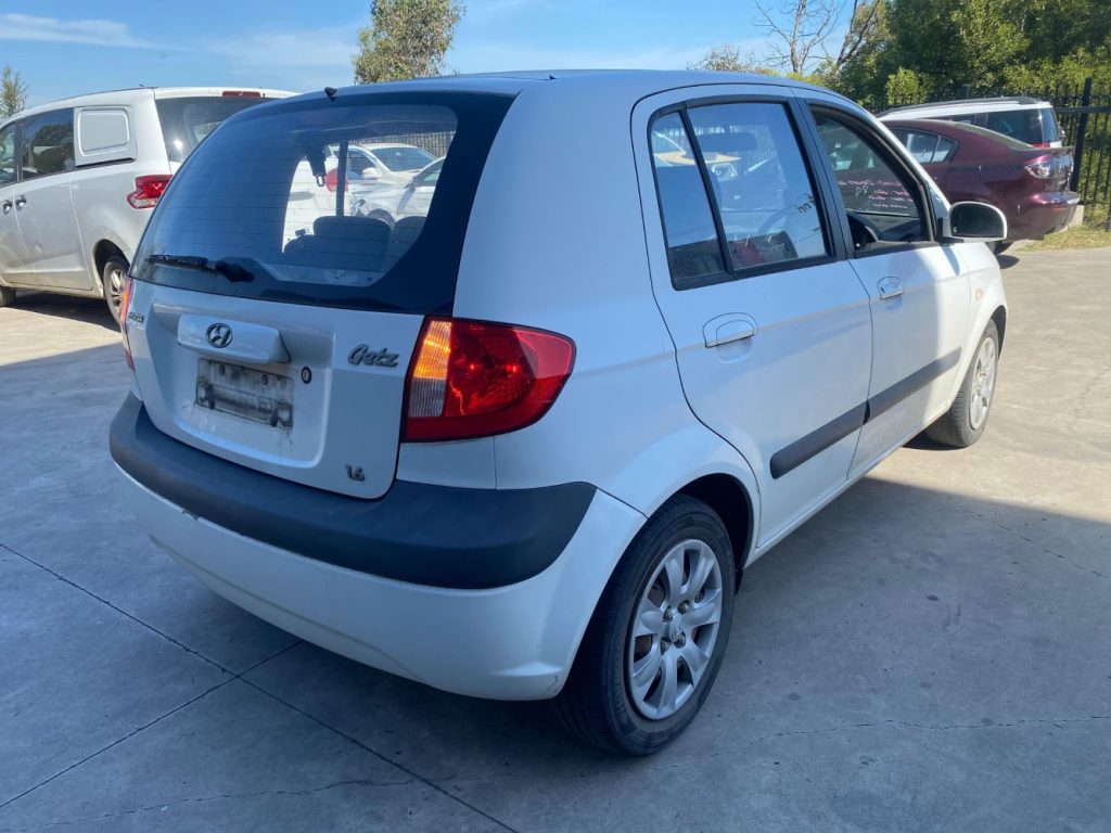 Car Wreckers - Hyundai Getz 2006 White Auto Petrol