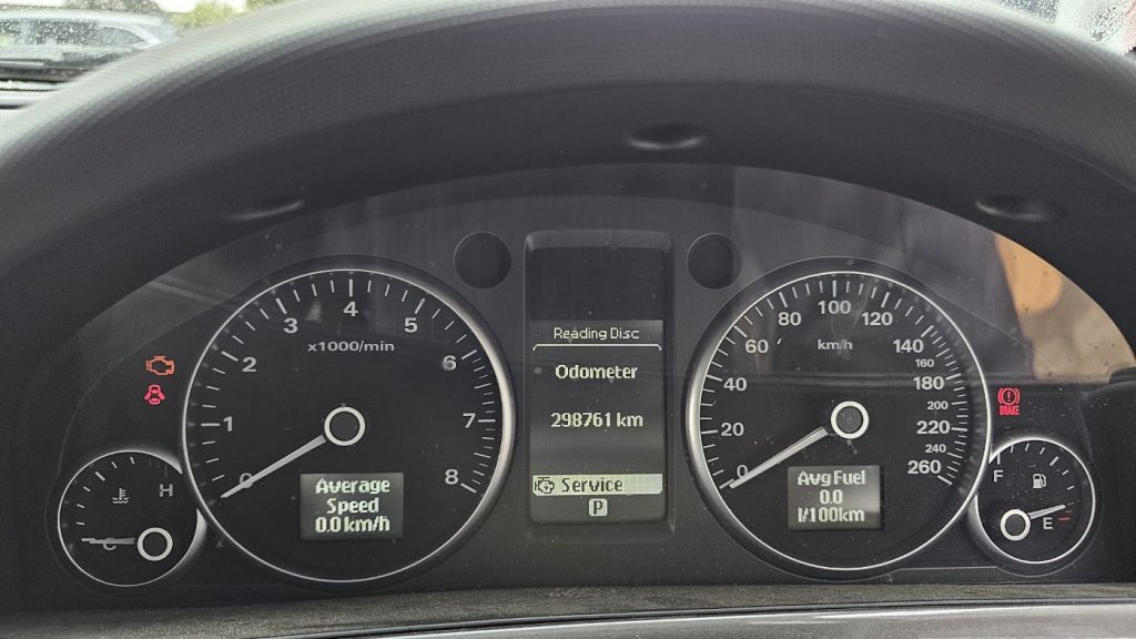 Car Wreckers - Holden Calais 2006 White Auto Petrol