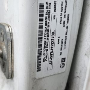 Car Wreckers - Holden Calais 2006 White Auto Petrol