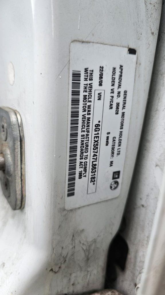 Car Wreckers - Holden Calais 2006 White Auto Petrol