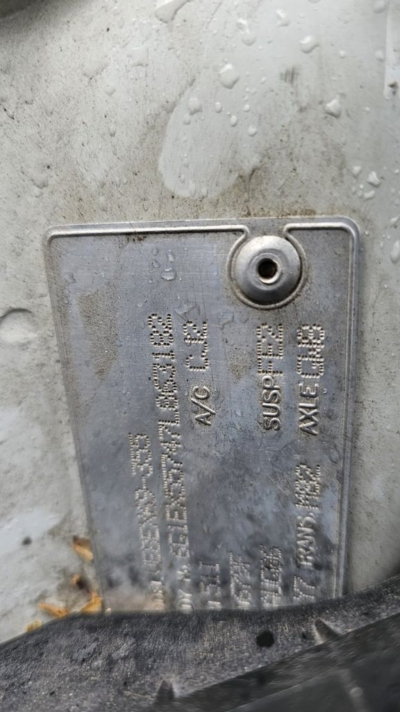 Car Wreckers - Holden Calais 2006 White Auto Petrol