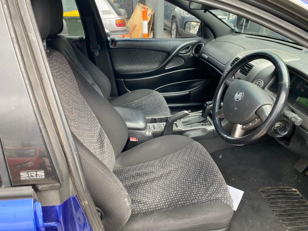 Car Wreckers - Holden Commodore 2006 Blue Manual Petrol