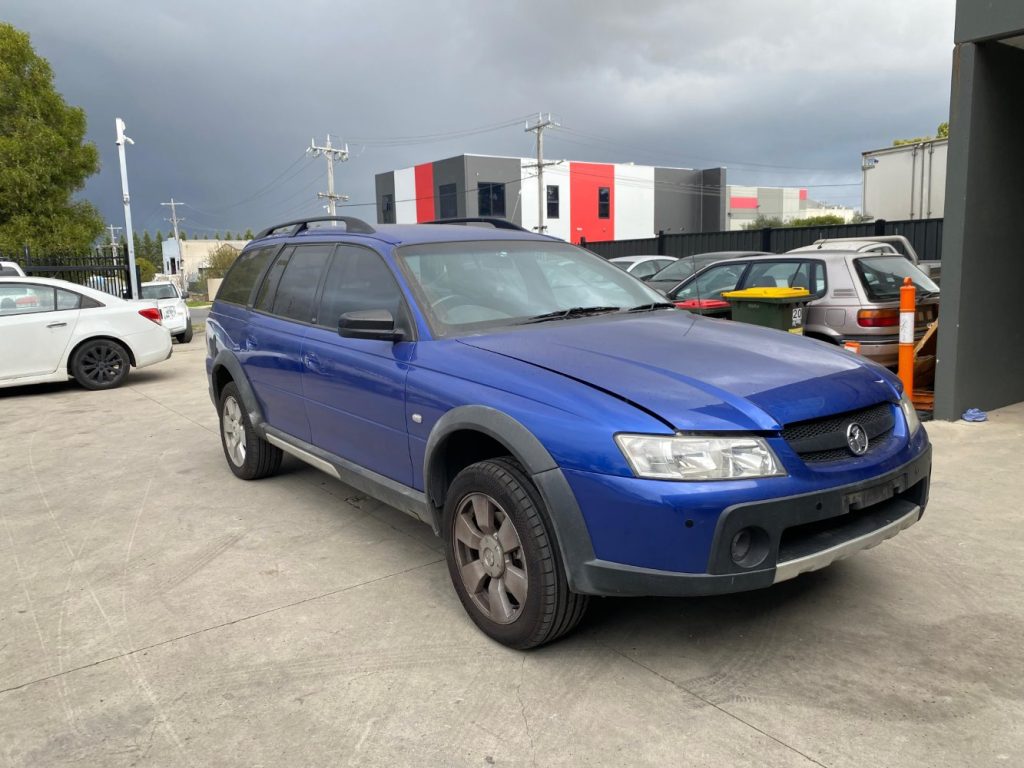 Car Wreckers - Holden Commodore 2006 Blue Manual Petrol