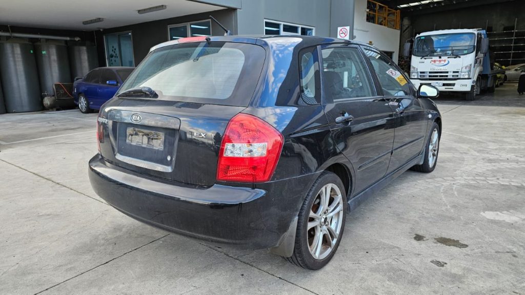 Car Wreckers - Kia Cerato 2006 Black Auto Petrol