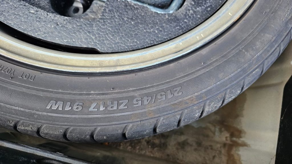 Car Wreckers - Kia Cerato 2006 Black Auto Petrol