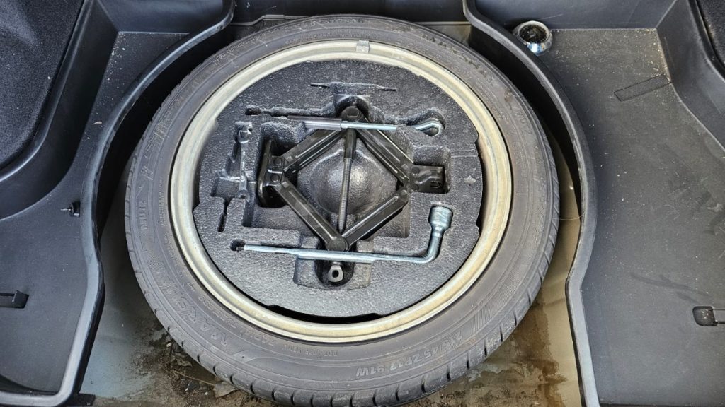 Car Wreckers - Kia Cerato 2006 Black Auto Petrol