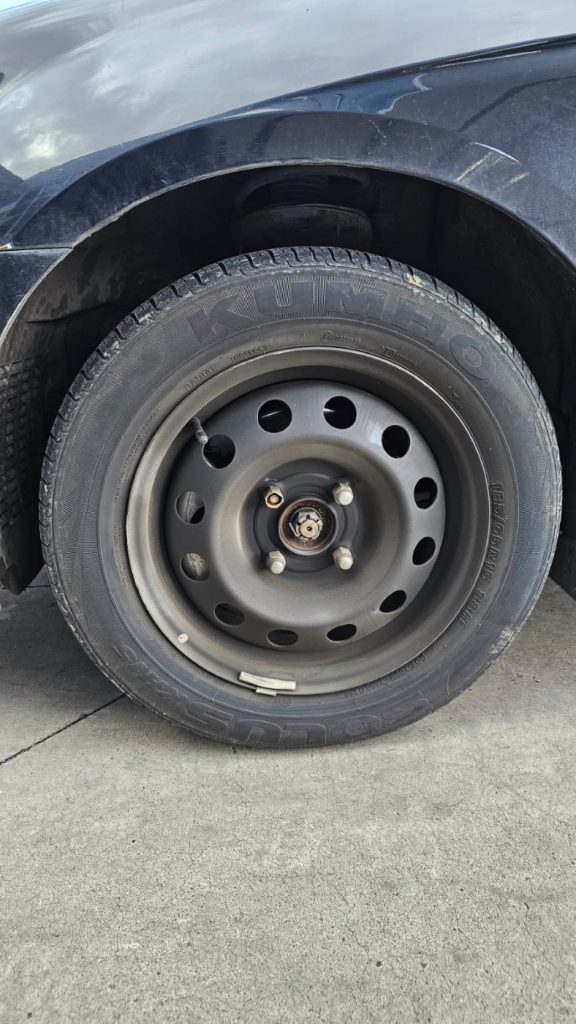 Car Wreckers - Kia Cerato 2006 Black Auto Petrol