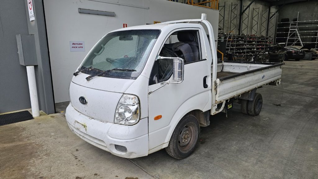 Car Wreckers - Kia K2700 2006 White Manual Diesel