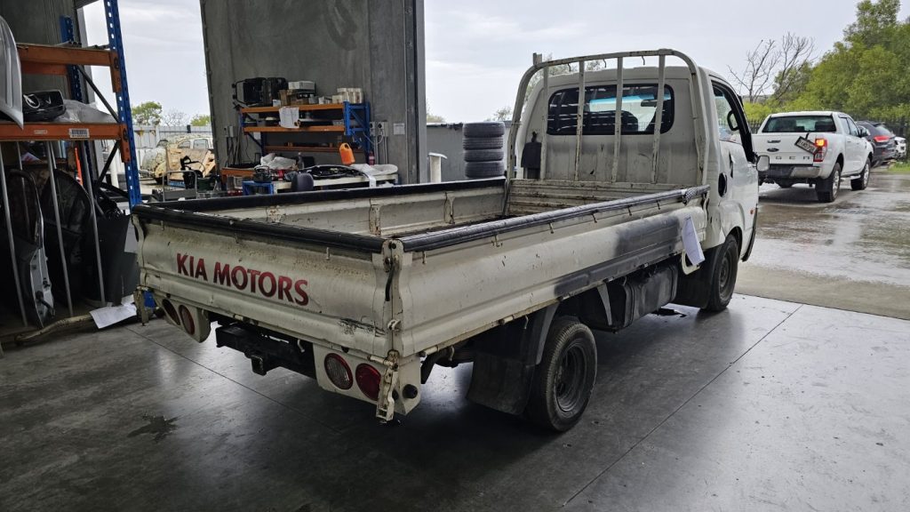 Car Wreckers - Kia K2700 2006 White Manual Diesel