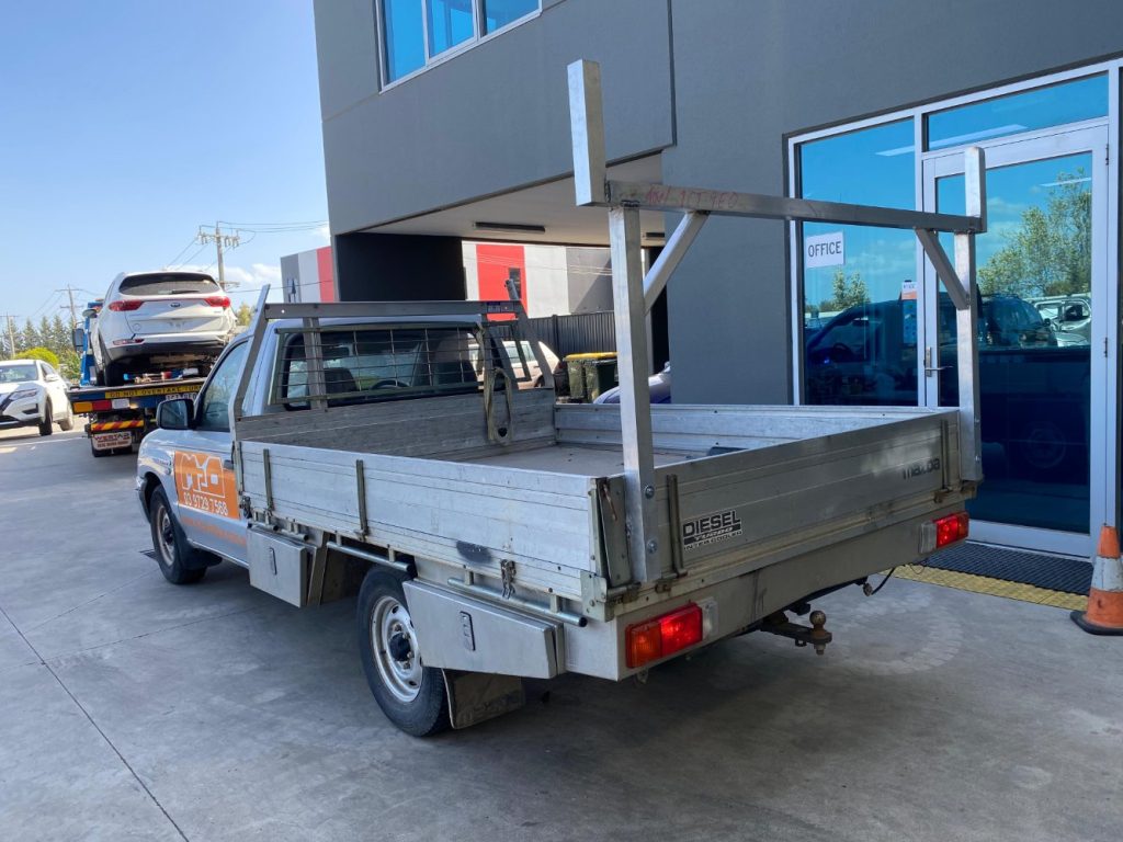 Car Wreckers - Mazda B2500 2006 Silver Manual Diesel