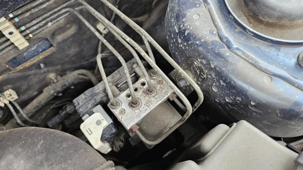 Car Wreckers - Mitsubhishi Lancer 2006 Blue Auto Petrol