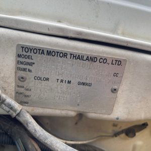 Car Wreckers - Toyota Hilux 2006 White Manual