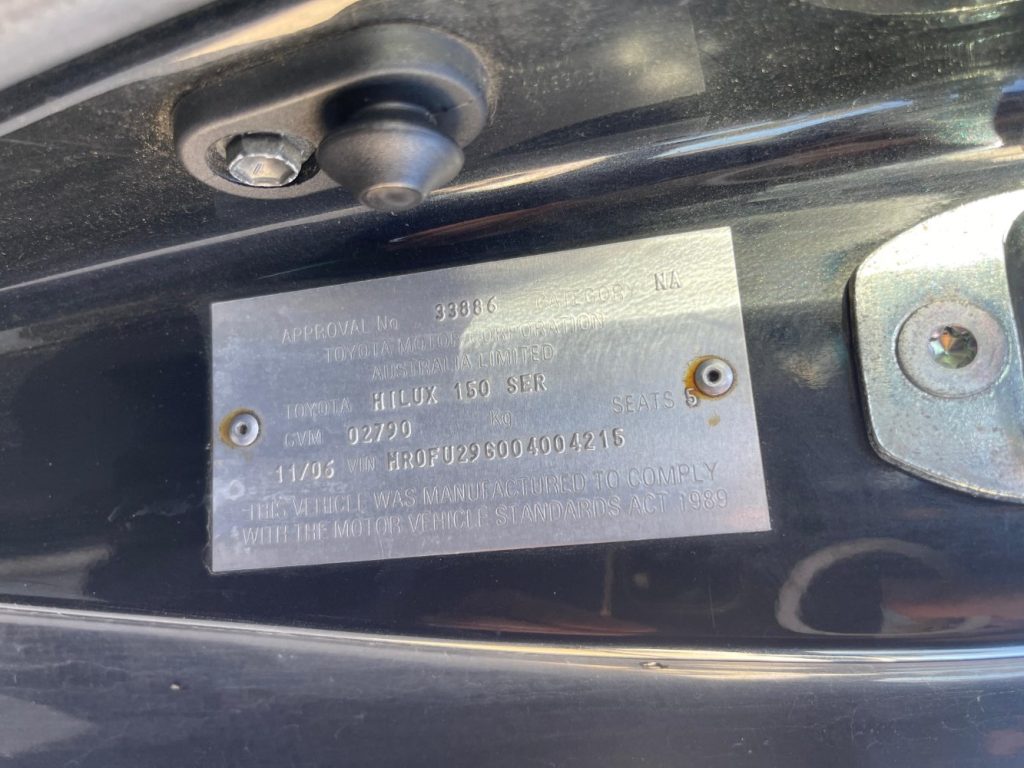 Car Wreckers - Toyota Hilux 2006 Black Manual