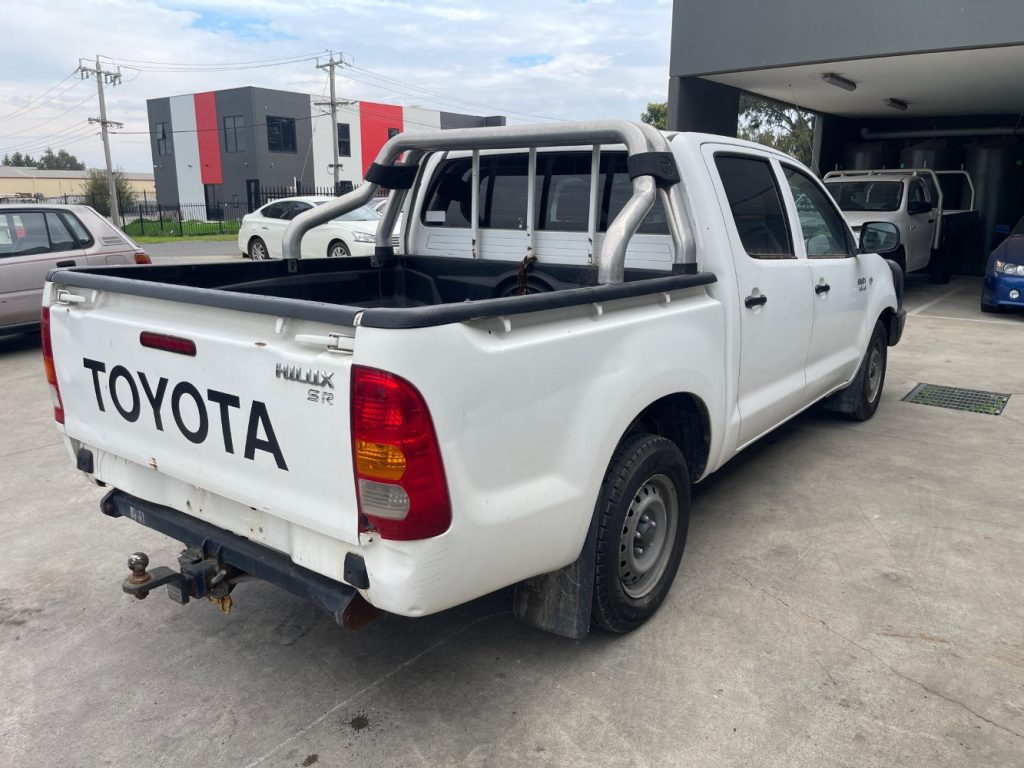 Car Wreckers - Toyota Hilux 2006 White Manual