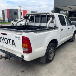 Car Wreckers - Toyota Hilux 2006 White Manual