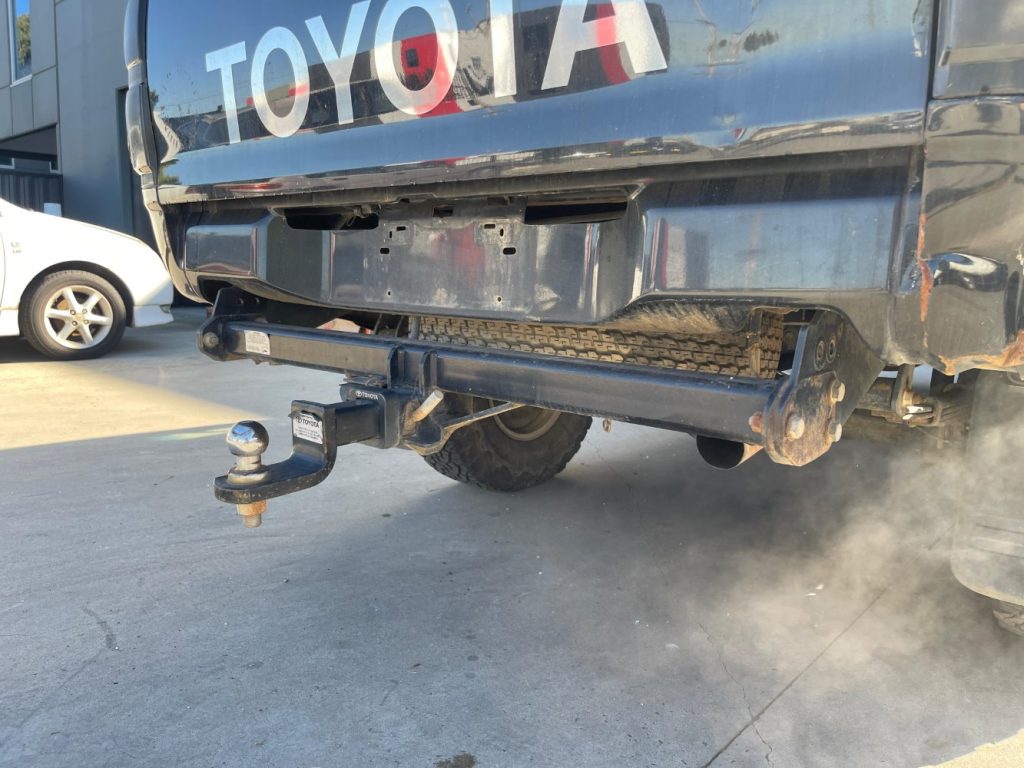 Car Wreckers - Toyota Hilux 2006 Black Manual